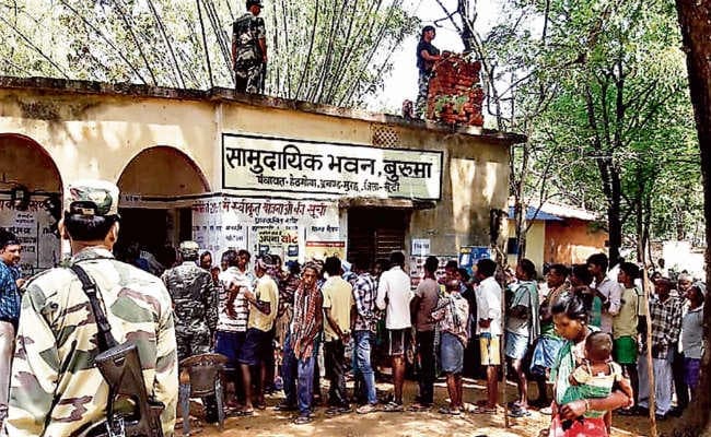 खूंटी : पत्थलगड़ी वाले इलाकों में चुनावी गूंज, दुरुह बूथों तक पहुंचे वोटर, जहां जलाये थे वोटरकार्ड, वोट के लिए लगी थी लंबी कतार