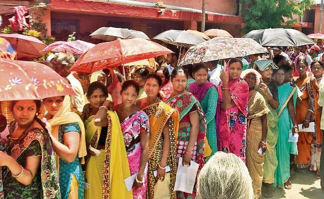 ....जब तमाड़ में चुनाव बाधित करने के लिए नक्सलियों ने फूंके ट्रैक्टर, रांची, खूंटी, हजारीबाग में कम वोट पड़े, कोडरमा में अधिक