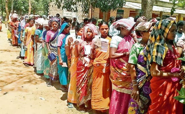 वोट देने का जज्बा, खूंटी में बदल रहे हालात, पत्थलगड़ी वाले इलाके में दिखा उत्साह