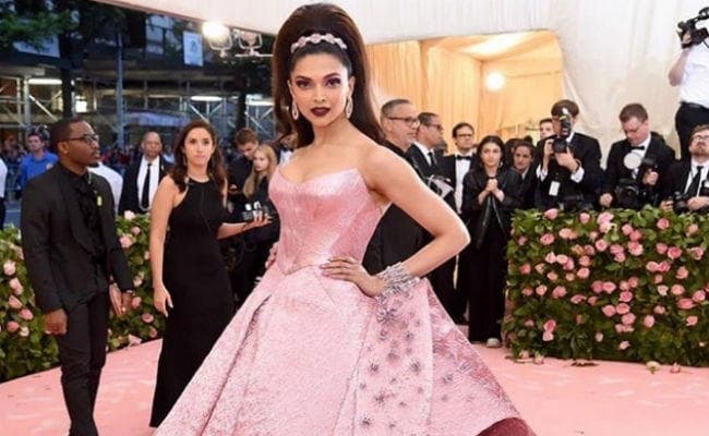 #MetGala2019: दीपिका पादुकोण का बार्बी लुक, पिंक गाउन में ऐसे ली इंट्री