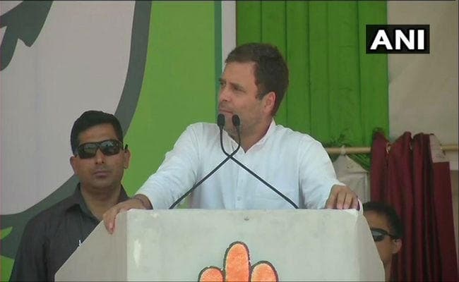 चाईबासा में बोले राहुल गांधी- आदिवासी भाईयों, आपके जल-जंगल-जमीन को मोदी से है खतरा