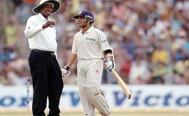 बकनर दुनिया के एकमात्र अंपायर, जो क्रिकेट वर्ल्‍ड कप के साथ FIFA वर्ल्ड कप में भी रहे रेफरी