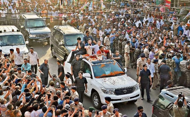 चाईबासा : पीएम नरेंद्र मोदी अरबपतियों के चौकीदार हैं : राहुल गांधी