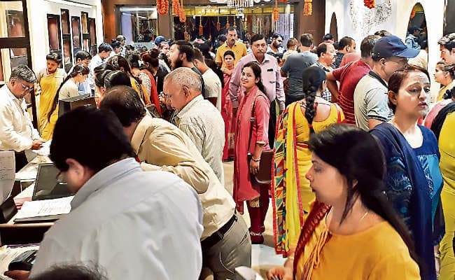 रांची : सोने सा दमका बाजार, उमड़े खरीदार