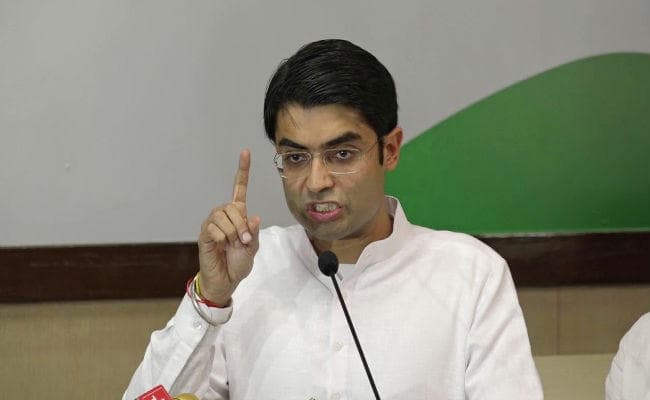 ”प्रधानमंत्री मोदी के भाषणों में भरी होती है केवल उज्ज्वला योजना की गैस”
