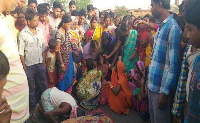 ट्यूशन पढ़ने जा रहे मासूम को हाईवा ने रौंदा, विरोध में ग्रामिणों ने किया सड़क जाम