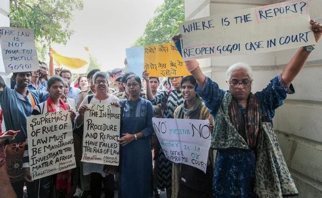 CJI से जुड़े यौन उत्पीड़न मामले में विरोध प्रदर्शन, 17 महिलाओं को हिरासत में लिया गया