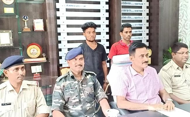 खूंटी से दो पीएलएफआइ नक्सली गिरफ्तार