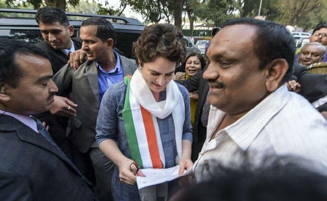 अमेठी में भिड़े कांग्रेस-भाजपा कार्यकर्ता, पहुंची प्रियंका गांधी