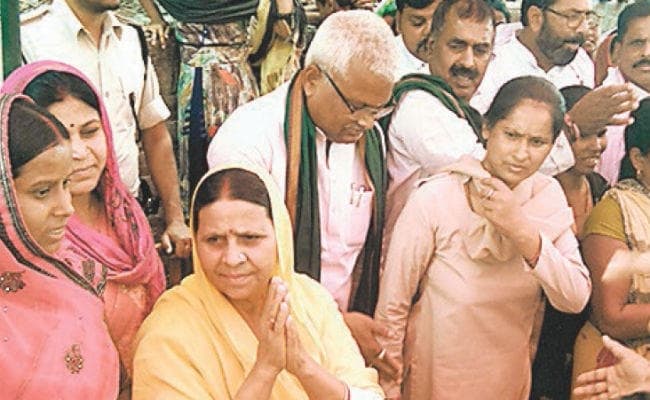 दानापुर : राबड़ी ने मीसा भारती के लिए किया जनसंपर्क, 40 सीटों पर जीतने का किया दावा