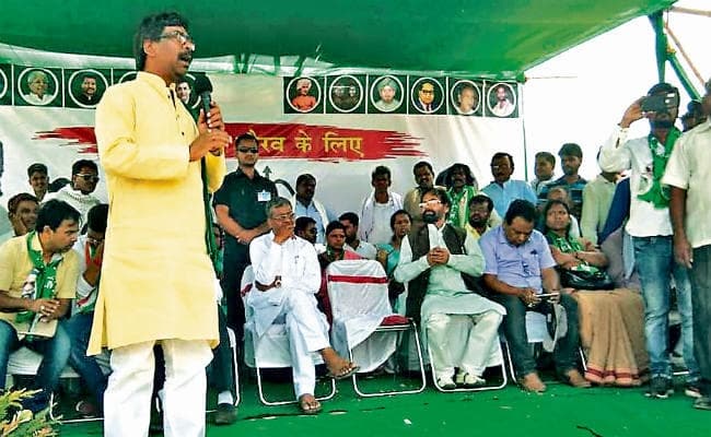 गिरिडीह : संवैधानिक अधिकारों का हो रहा हनन : हेमंत सोरेन