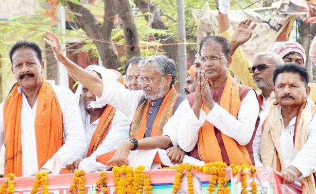 NDA को 40 सीटें मिले तो आश्चर्य नहीं, एक-दूसरे को ही हराने में जुटे महागठबंधन के नेता : मोदी