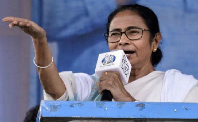 भाजपा हवाला के जरिए लोगों के बांट रही है रुपये : ममता बनर्जी