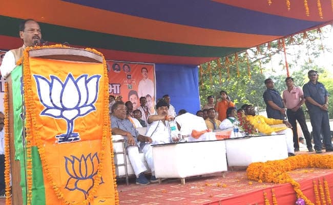 बोकारो में बोले CM रघुवर : देश के सैनिकों की वीरता पर प्रश्नचिन्ह लगाने वालों को सबक सिखाएं