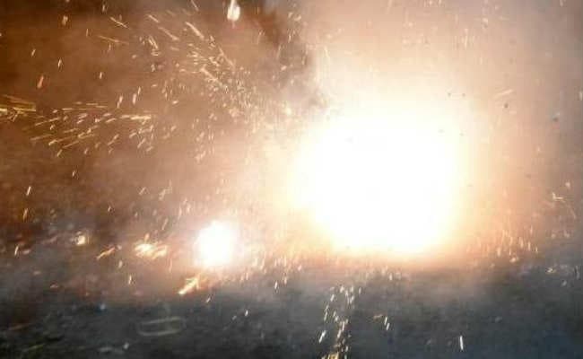 वर्चस्व को लेकर मुसल्लहपुर में बदमाशों ने कोचिंग के पास पटके दो बम, दहशत