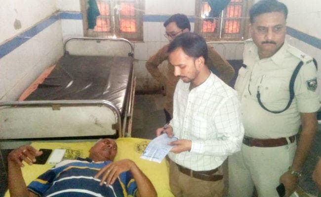 थानाध्यक्ष और दारोगा के बीच थाने में चलने लगे लात-घूसे, एसपी ने दारोगा को किया निलंबित, लाइन हाजिर किये गये थानाध्यक्ष