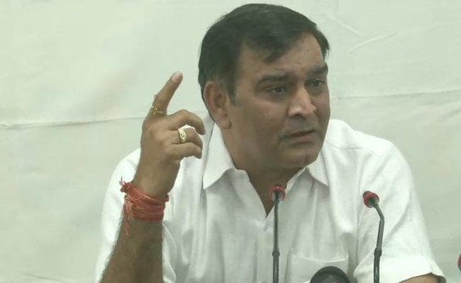 आप उम्मीदवार ने संवाददाता सम्मेलन कर बेटे के दावे को नकारा, पुलिस ने चुनाव आयोग से की शिकायत