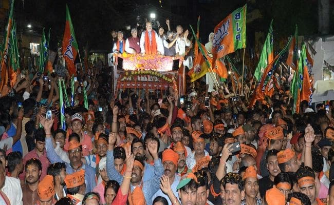 ''शत्रु'' के घर के नजदीक से निकला अमित शाह का रोड शो, मोदी-मोदी के नारों से गूंजा पटना