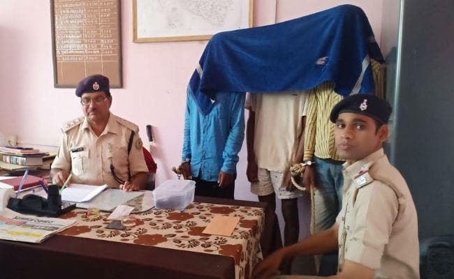 गुमला : पीएलएफआई के तीन उग्रवादी गिरफ्तार, हथियार और गोली बरामद