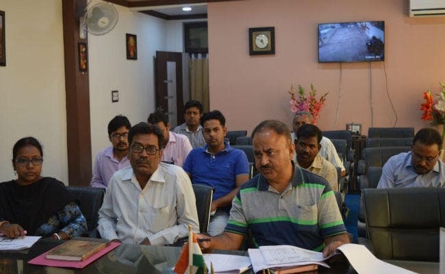 उपायुक्त ने की समीक्षा बैठक, अधिकारियों से कहा- गरमी में पानी की कमी नहीं होन चाहिए