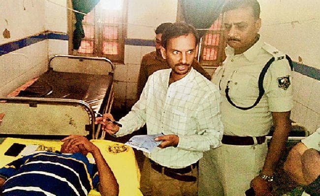 औरंगाबाद : थानेदार ने दो दारोगाओं को पीटा, थानाध्यक्ष लाइन हाजिर, दोनों दारोगा निलंबित