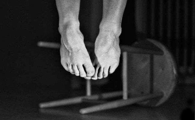 जान देना हल नहीं