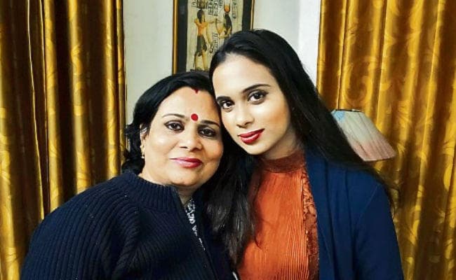 मदर्स डे : अपने बच्चों की जिम्मेदारी बखूबी निभा रही हैं सिंगल मदर