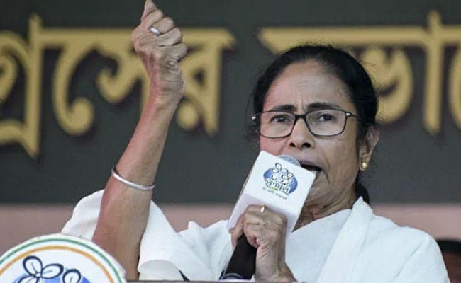 RSS के लोगों को केंद्रीय बलों का ड्रेस पहनाकर बंगाल में उतारा गया है : ममता बनर्जी