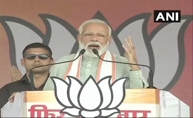 खंडवा में पीएम मोदी की रैली, कहा- हवन करें या जनेऊ दिखाएं, नहीं बचेगी कांग्रेस