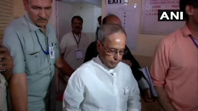 छठा चरणः वोटिंग में पिछड़ी दिल्ली, राष्ट्रपति सहित कई गणमान्य लोगों ने किया मतदान