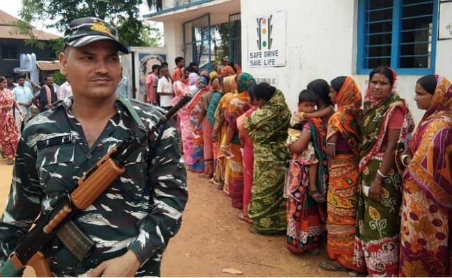 लोकसभा चुनाव 2019 : बंगाल में 80 फीसदी से अधिक मतदान, कई जगह हिंसा