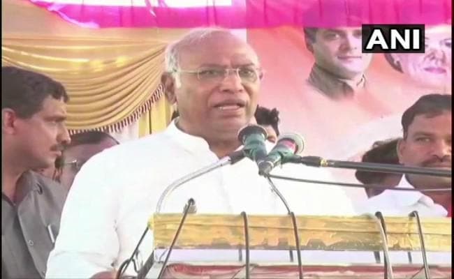 कांग्रेस नेता खड़गे का पीएम मोदी पर विवादित बयान, कहा- .... तो क्या फांसी लगा लेंगे