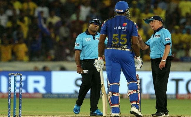 IPL 2019 FINAL : ... जब अंपायरों ने लगायी कीरोन पोलार्ड को फटकार