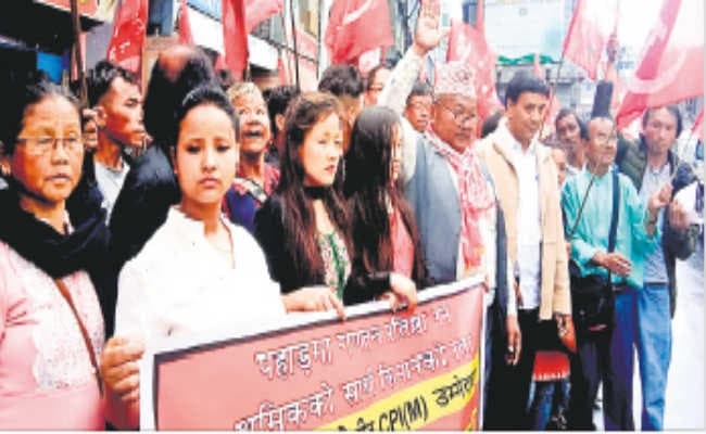 माकपा उम्मीदवार के समर्थन में निकाली रैली