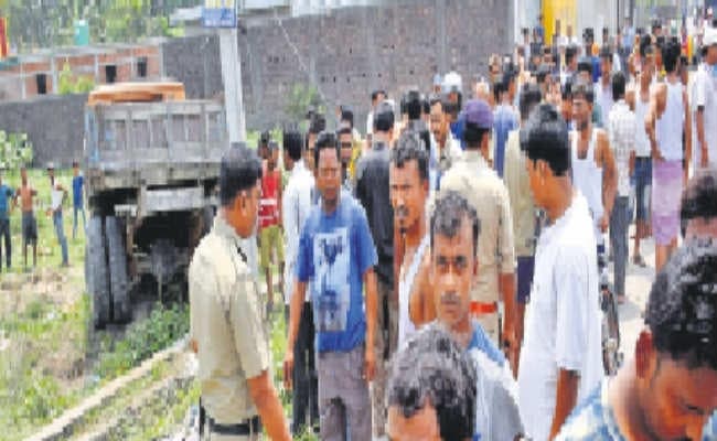 ट्रक के धक्के से चौकीदार की मौत