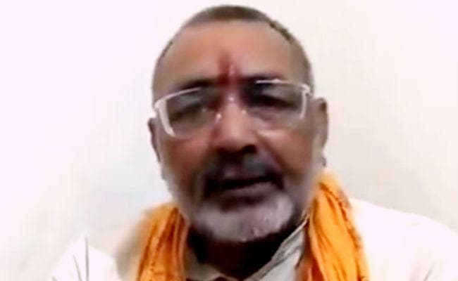 गिरिराज को ‘कब्र’ वाले बयान के लिए आयोग ने दी चेतावनी