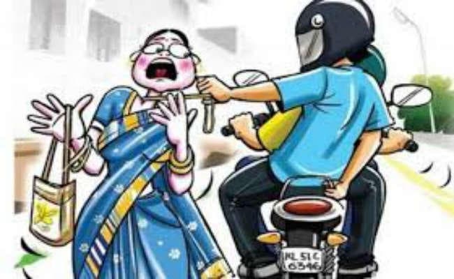 युवती का पीछा कर पहले की अश्लील बातें, फिर चेन छीन कर हो गया फरार