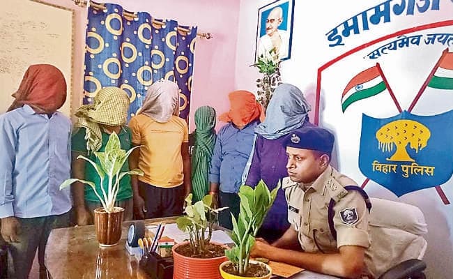 गया : पूर्व जिला पार्षद समेत पांच नक्सली धराये