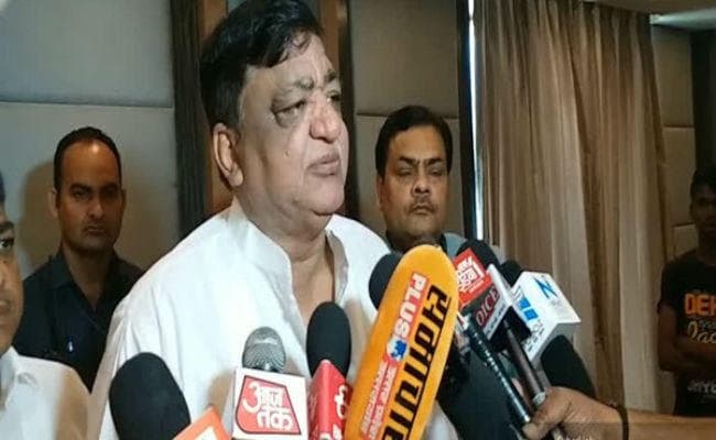 भाजपा नेता ने रवि किशन को बताया ”थर्ड जेंडर” , सिद्धू और अखिलेश पर दिया विवादित बयान