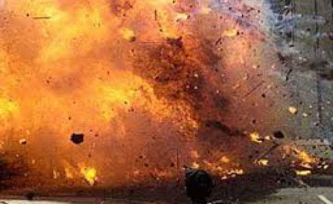 लाहौर के सूफी दरगाह पर हुए आत्मघाती हमले में मरने वालों की संख्या बढ़कर 13 हुई