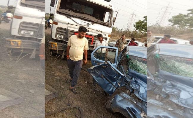 गोमिया : छिलका पुल के पास हाइवा एवं इंडिगो में टक्कर, एक की मौत, दो गंभीर रूप से घायल