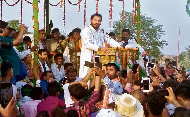 मनेर :तेजस्वी बोले, संविधान और आरक्षण को बचाने के लिए करें मतदान