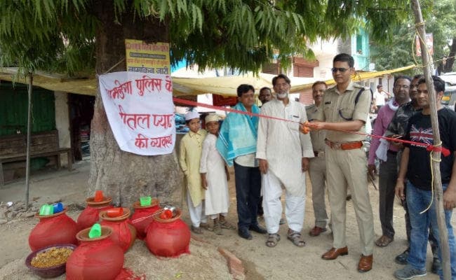 गर्मी को देखते हुए पुलिस ने की आम लोगों के लिए शीतल प्याऊ की व्यवस्था