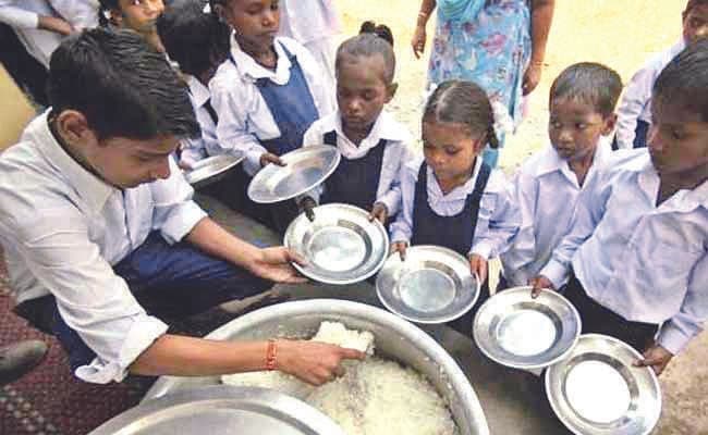 जंगली जानवरों के भय से स्कूल नहीं जा पा रहे बच्चे