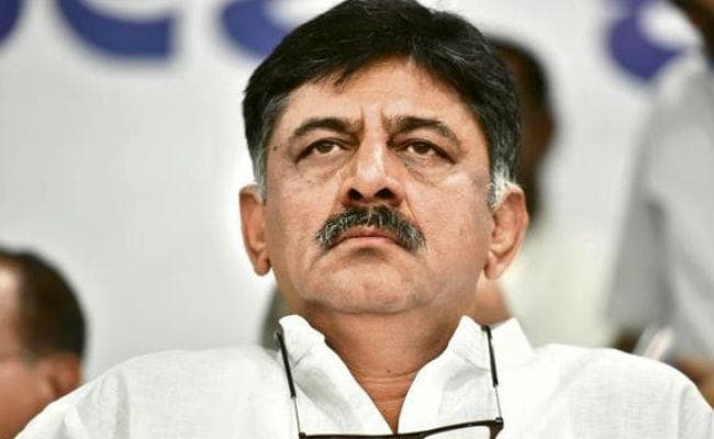 कर्नाटक: होटलों में ठहरे थे कांग्रेस-जेडीएस के नेता, चुनाव आयोग ने मारा छापा, ले गये बर्तन