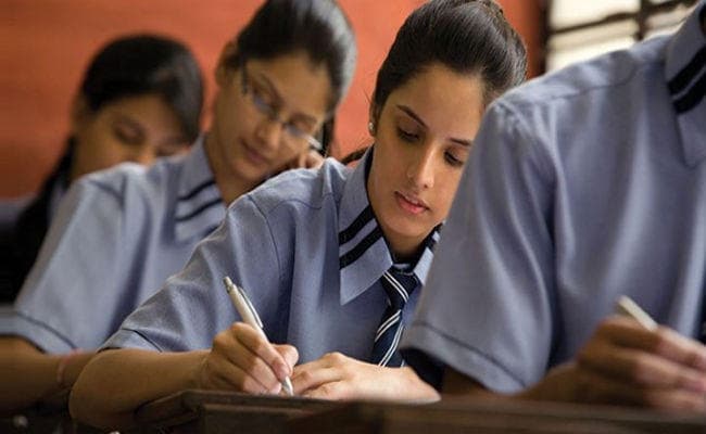 CBSE बोर्ड स्टूडेंट्स के लिए जरूरी खबर, 10वीं की परीक्षा का पैटर्न बदलेगा, क्रिएटिविटी पर होगा जोर