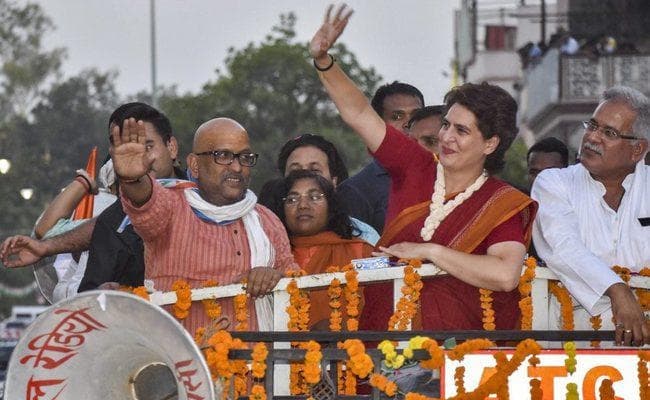 प्रियंका ने मोदी के निर्वाचन क्षेत्र वाराणसी में किया रोडशो