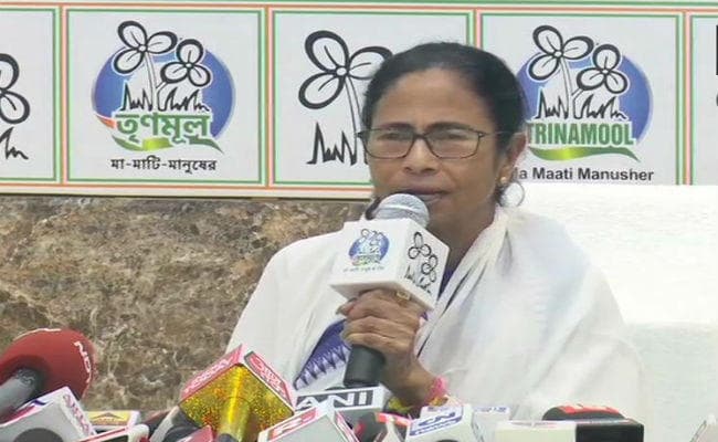 प्रचार का समय कम करने से भड़कीं ममता, कहा, मोदी-शाह के इशारे पर चुनाव आयोग ने की कार्रवाई