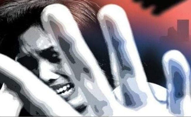 होमवर्क न करने पर छात्रा को 168 लगवाने वाले टीचर को हुई जेल