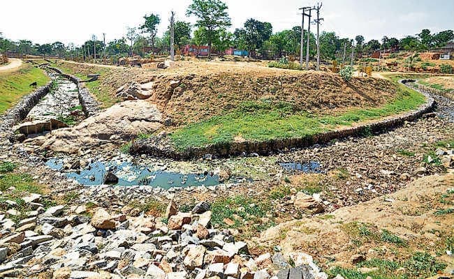 डायवर्सन ने रोका रास्ता संकट में हरमू नदी